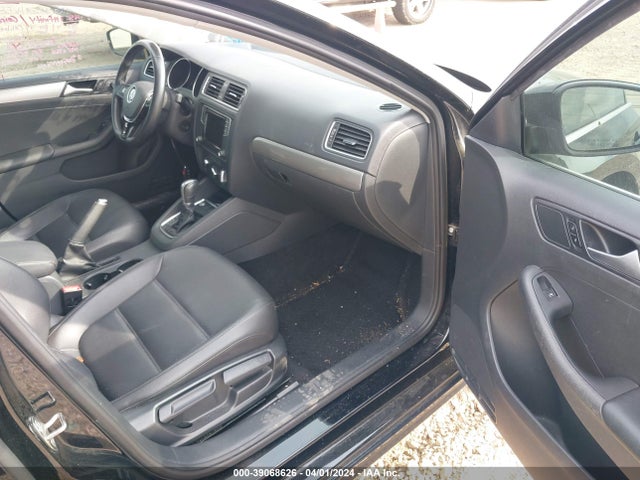 3VWDB7AJ8JM251694 Volkswagen Jetta 1.4t Se/1.4t Wolfsburg Edition