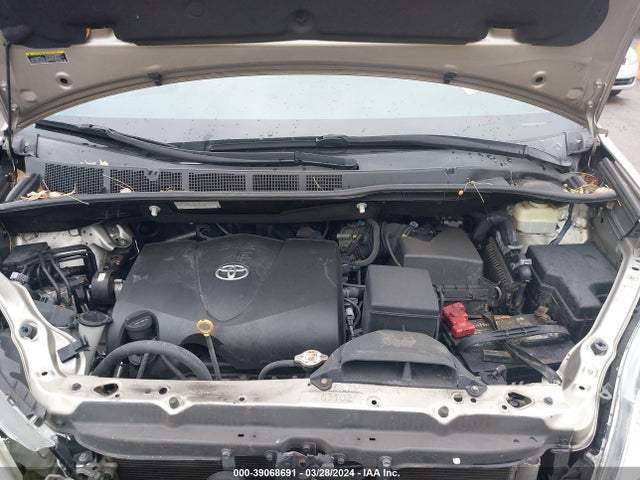 Toyota Sienna Le 8 Passenger 2017 5TDKZ3DC3HS828492 Image 10