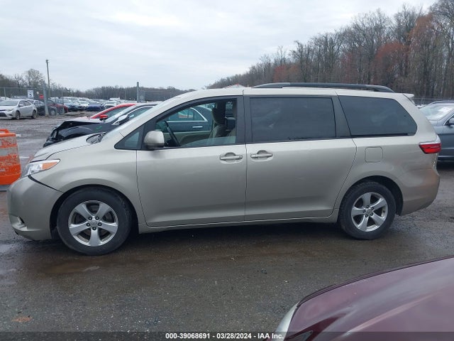 Toyota Sienna Le 8 Passenger 2017 5TDKZ3DC3HS828492 Image 14