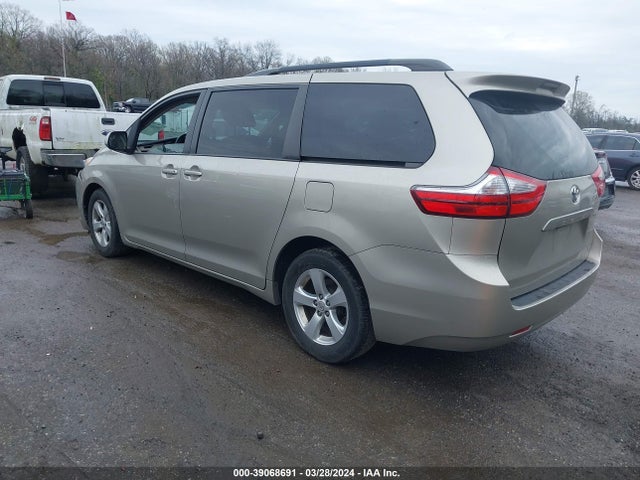 Toyota Sienna Le 8 Passenger 2017 5TDKZ3DC3HS828492 Image 3