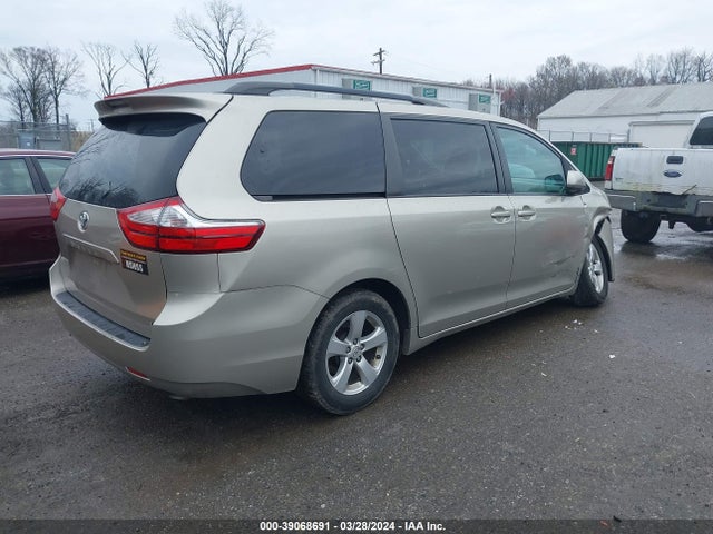 Toyota Sienna Le 8 Passenger 2017 5TDKZ3DC3HS828492 Image 4