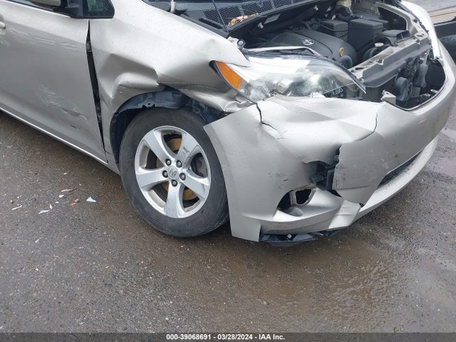 Toyota Sienna Le 8 Passenger 2017 5TDKZ3DC3HS828492 Image 6