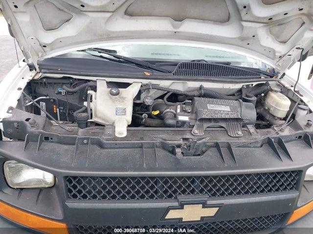Chevrolet Express 2500 Work Van 2017 1GCWGAFF7H1122965 Image 10