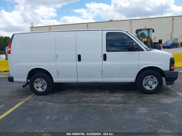 Chevrolet Express 2500 Work Van 2017 1GCWGAFF7H1122965 Image 13