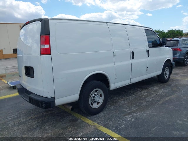 Chevrolet Express 2500 Work Van 2017 1GCWGAFF7H1122965 Image 4