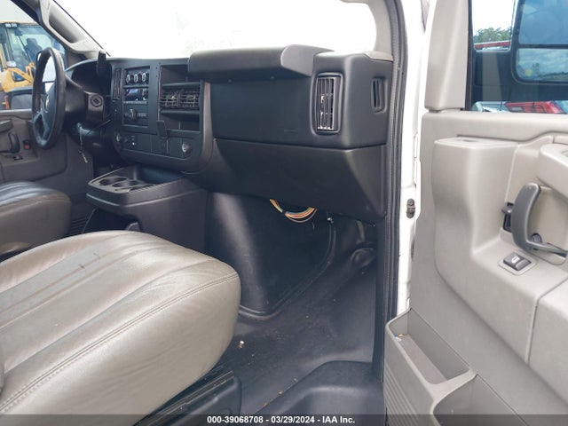 Chevrolet Express 2500 Work Van 2017 1GCWGAFF7H1122965 Image 5