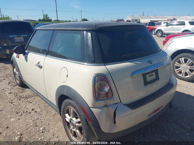 2012 MINI COOPER WMWSU3C52CT264200 Photo 2