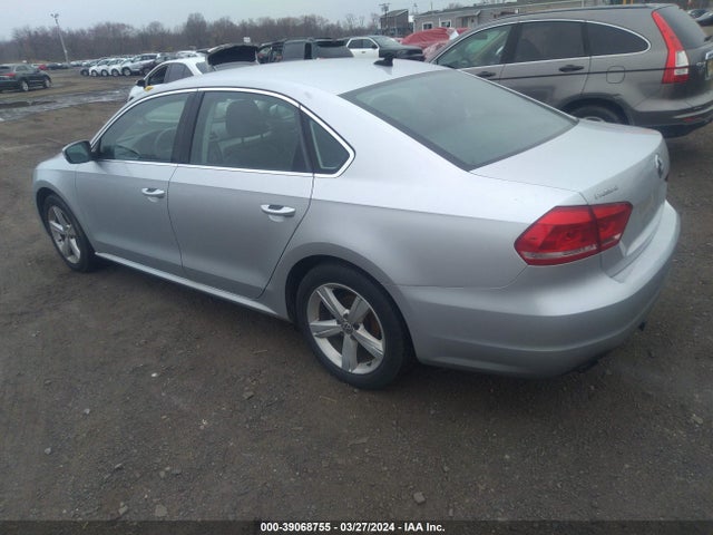 1VWAT7A37FC081970 Volkswagen Passat 1.8t Limited Edition