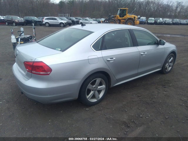 1VWAT7A37FC081970 Volkswagen Passat 1.8t Limited Edition