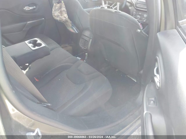 1C4PJLCB2KD221265 Jeep Cherokee Latitude Fwd