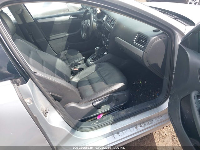 3VWD17AJ4EM216093 Volkswagen Jetta 1.8t Se