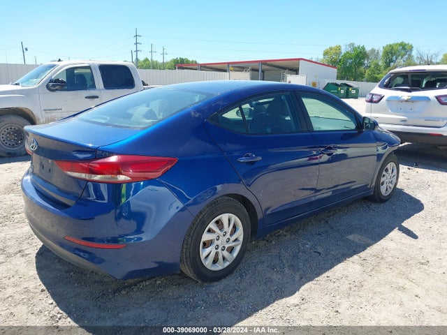 Hyundai ELANTRA SE 2018 5NPD74LF4JH323069 Image 4