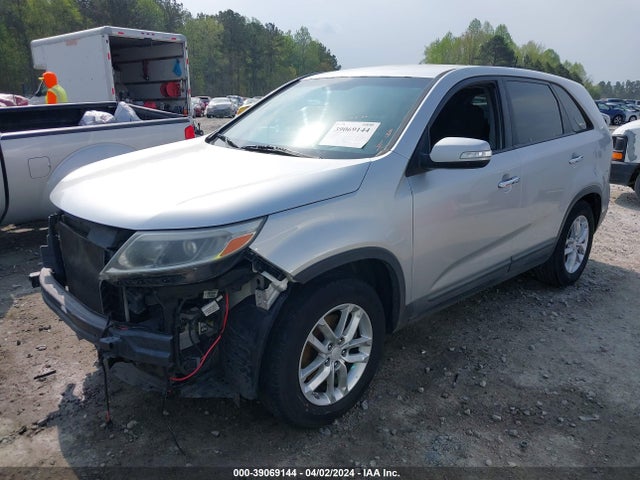 KIA SORENTO LX 2015 5XYKT3A64FG593367 Image 2