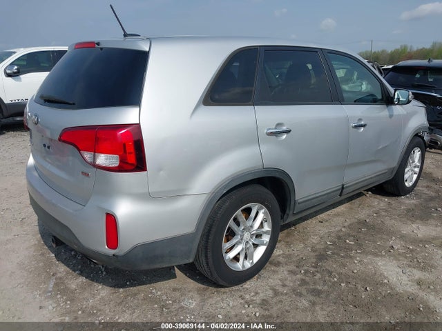 KIA SORENTO LX 2015 5XYKT3A64FG593367 Image 4