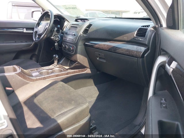 KIA SORENTO LX 2015 5XYKT3A64FG593367 Image 5