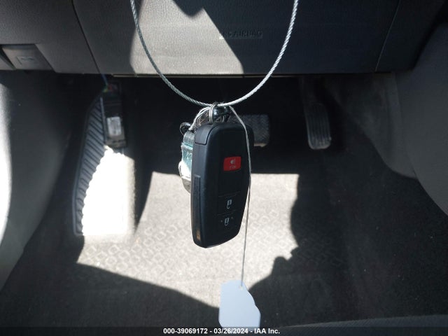Toyota C-HR XLE 2022 NMTKHMBX6NR141354 Image 11