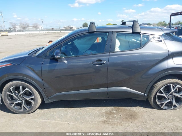 Toyota C-HR XLE 2022 NMTKHMBX6NR141354 Image 14