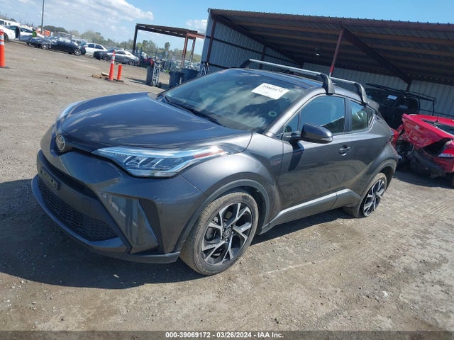 Toyota C-HR XLE 2022 NMTKHMBX6NR141354 Image 2