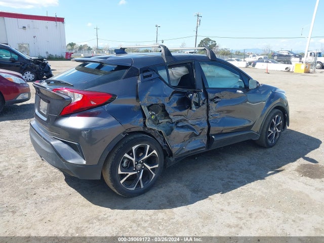 Toyota C-HR XLE 2022 NMTKHMBX6NR141354 Image 4