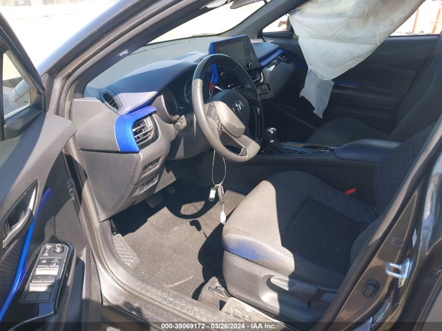 Toyota C-HR XLE 2022 NMTKHMBX6NR141354 Image 5