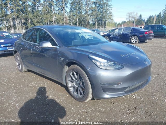 39069314 :رقم المزاد ، 5YJ3E1EA5JF077486 vin ، 2018 Tesla Model 3 Long Range/mid Range مزاد بيع