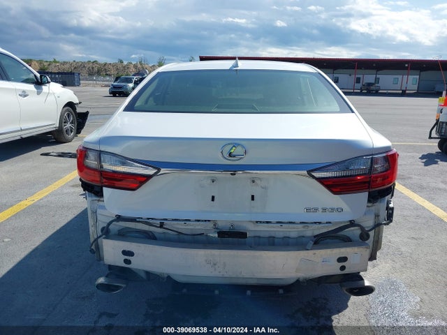 Lexus ES 350 2016 JTHBK1GGXG2222523 Image 17
