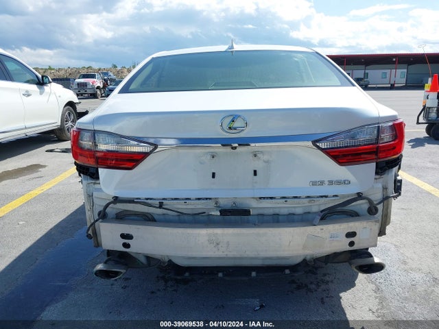 Lexus ES 350 2016 JTHBK1GGXG2222523 Image 18
