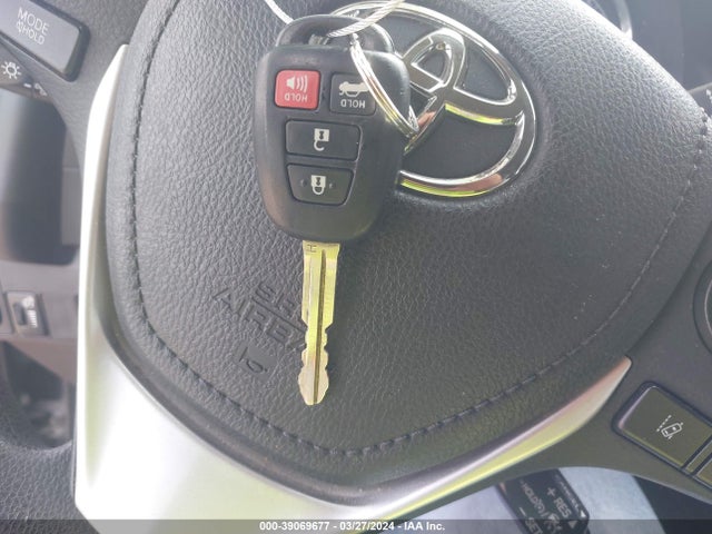 Toyota COROLLA LE 2018 5YFBURHE7JP755395 Image 11