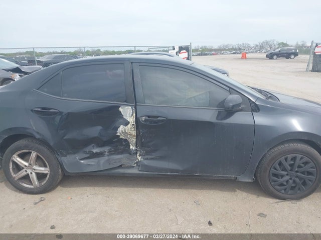 Toyota COROLLA LE 2018 5YFBURHE7JP755395 Image 13