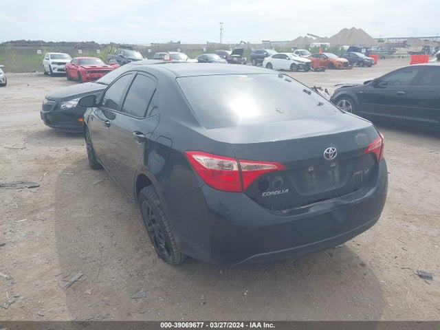 Toyota COROLLA LE 2018 5YFBURHE7JP755395 Image 3