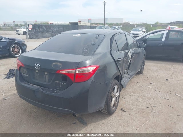 Toyota COROLLA LE 2018 5YFBURHE7JP755395 Image 4