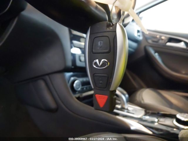 SJKCH5CP4HA030651 Infiniti Qx30 Premium