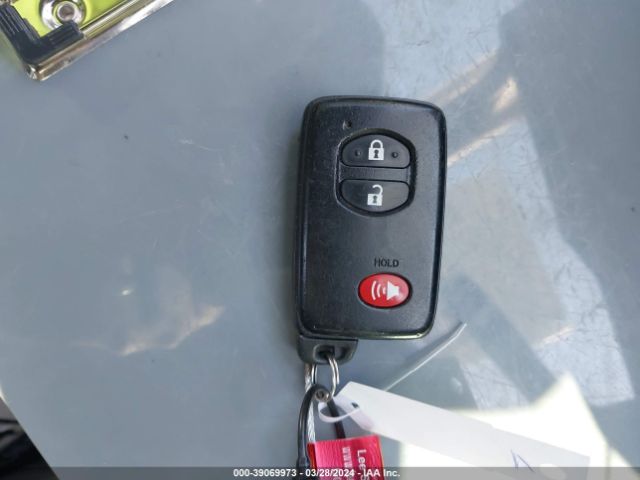 JTDKN3DU2F0448600 Toyota Prius Two