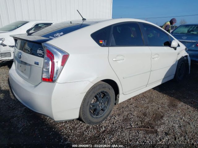 JTDKN3DU2F0448600 Toyota Prius Two