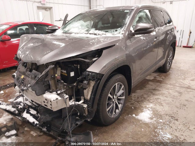 Toyota Highlander Xle 2018 5TDJZRFH0JS560983 Image 2