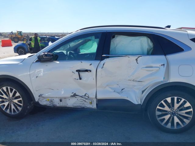 1FMCU0DZ9LUC38092 Ford Escape Titanium Hybrid