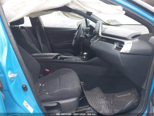 Toyota C-HR XLE 2019 NMTKHMBX6KR087047 Image 5