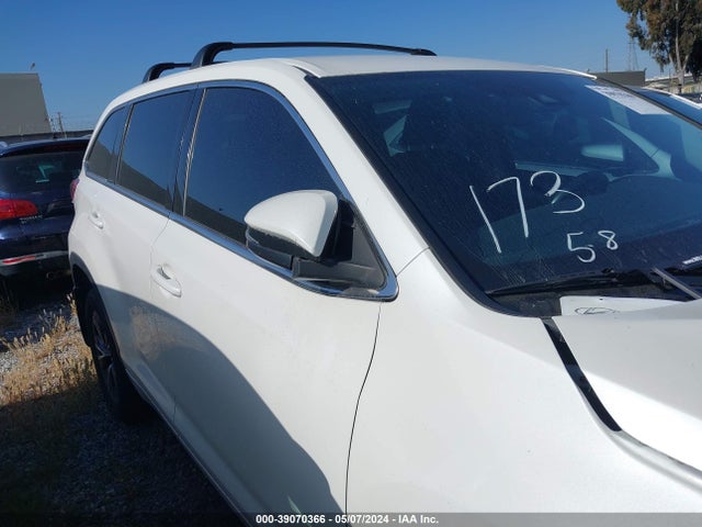 Toyota Highlander Le Plus 2018 5TDBZRFH5JS862189 Image 12
