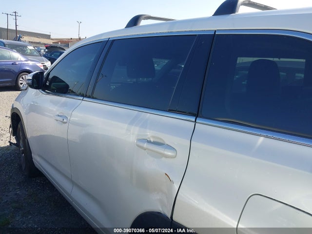 Toyota Highlander Le Plus 2018 5TDBZRFH5JS862189 Image 13