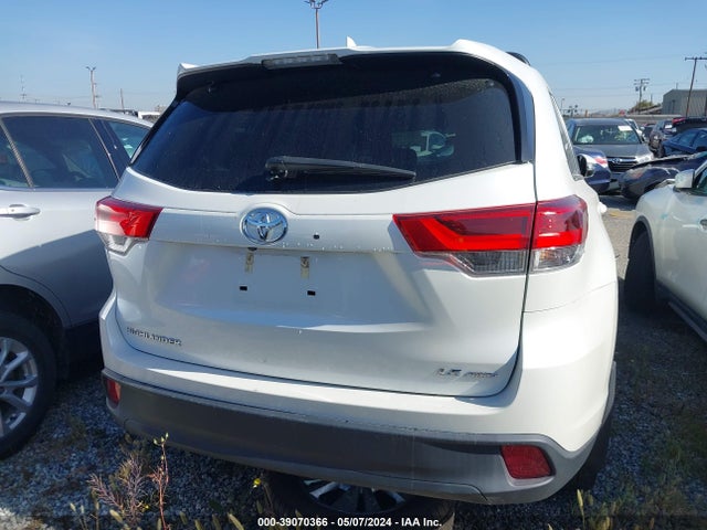Toyota Highlander Le Plus 2018 5TDBZRFH5JS862189 Image 15