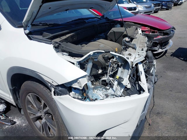 Toyota Highlander Le Plus 2018 5TDBZRFH5JS862189 Image 17