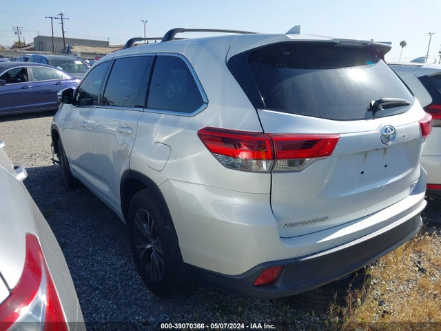 Toyota Highlander Le Plus 2018 5TDBZRFH5JS862189 Image 3