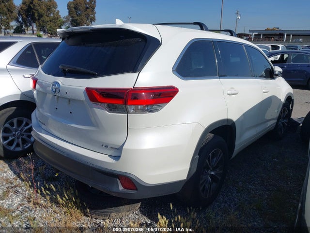Toyota Highlander Le Plus 2018 5TDBZRFH5JS862189 Image 4