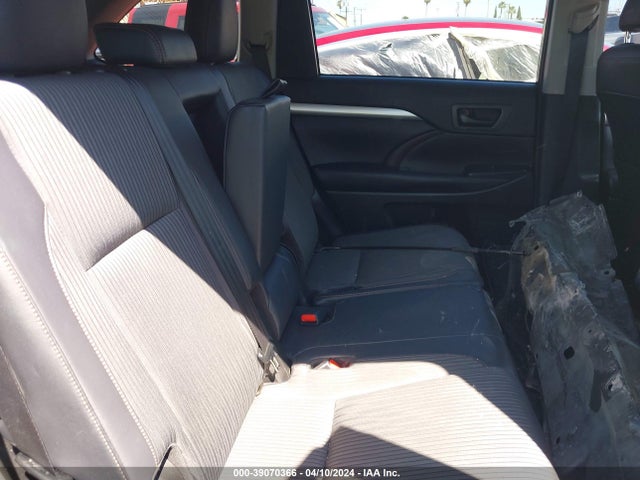 Toyota Highlander Le Plus 2018 5TDBZRFH5JS862189 Image 8