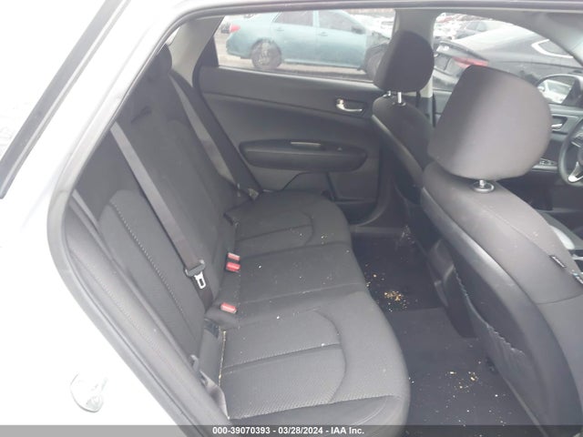 KIA Optima Lx 2016 KNAGT4L32G5109153 Image 8