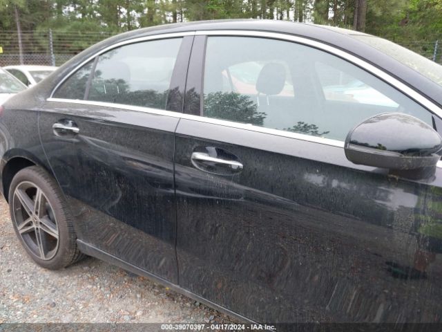 W1K3G4EB5NJ355926 Mercedes-Benz A 220