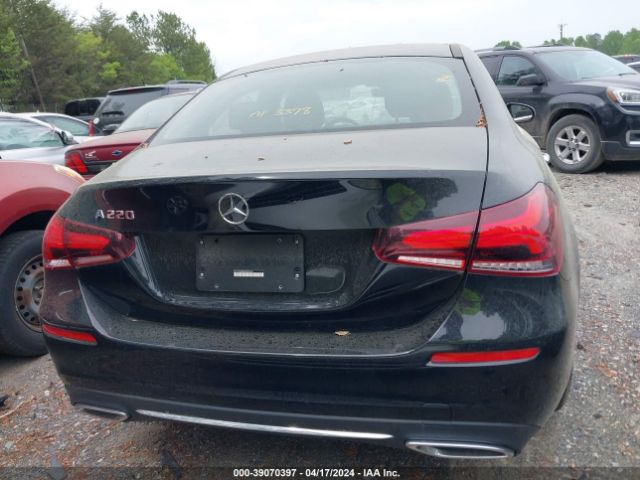 W1K3G4EB5NJ355926 Mercedes-Benz A 220