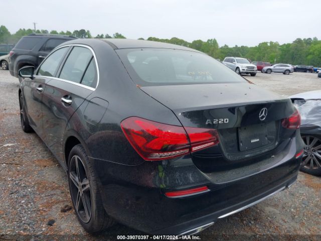 W1K3G4EB5NJ355926 Mercedes-Benz A 220