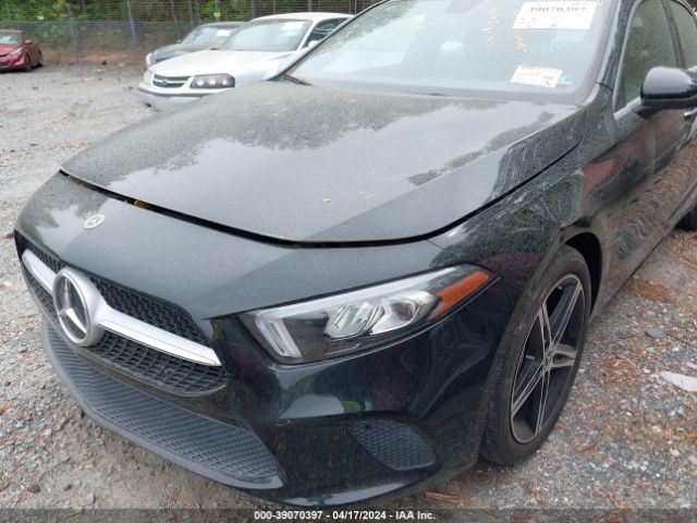 W1K3G4EB5NJ355926 Mercedes-Benz A 220