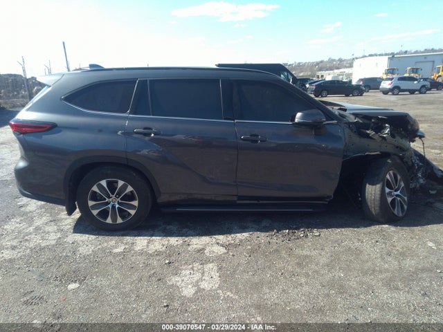 Toyota Highlander Xle 2022 5TDHZRBH8NS230423 Image 13
